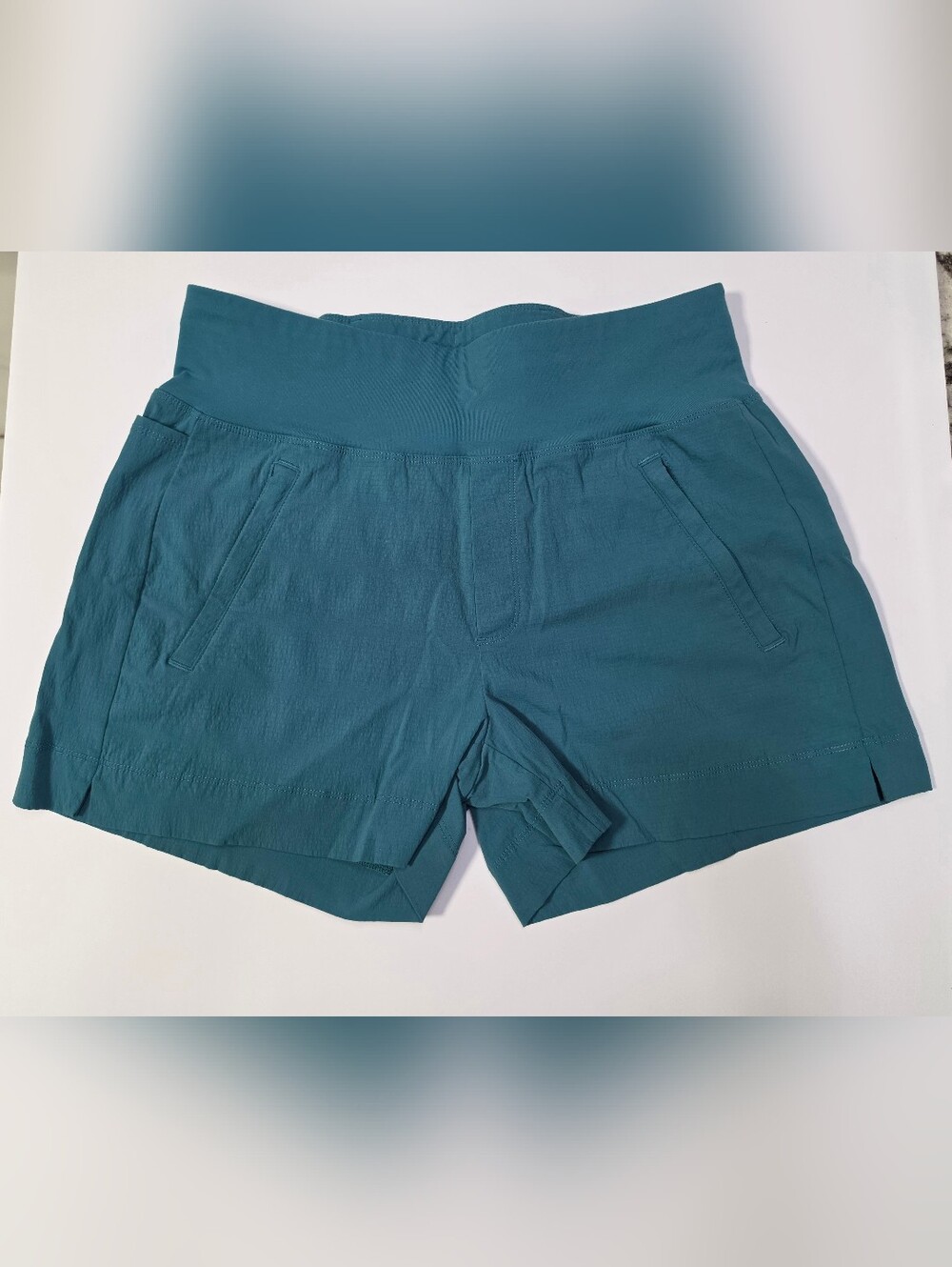 Athleta Trekkie North Shorts 4 Teal EUC Athleisure Summer